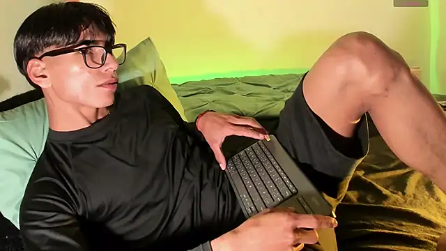 Snapshot of Teo_skinny chatting on 22, 3, 2025 Teo skinny online show from 22, 3, 2025