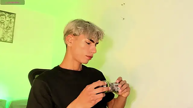 Snapshot of Teo_skinny chatting on 11, 9, 2025 Teo skinny online show from 11, 9, 2025