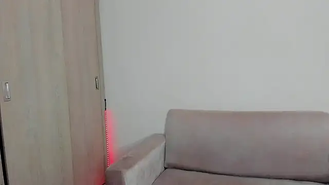 Lilacutte  online show from 28, 1, 2025