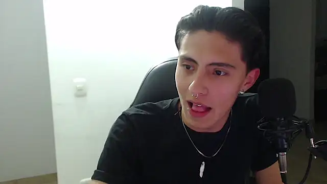 Snapshot of jay_dimarco2 chatting on 10, 9, 2025 jay dimarco2 online show from 10, 9, 2025