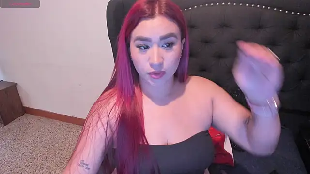 Snapshot of EmaGw chatting on 17, 12, 2025 EmaGw online show from 17, 12, 2025