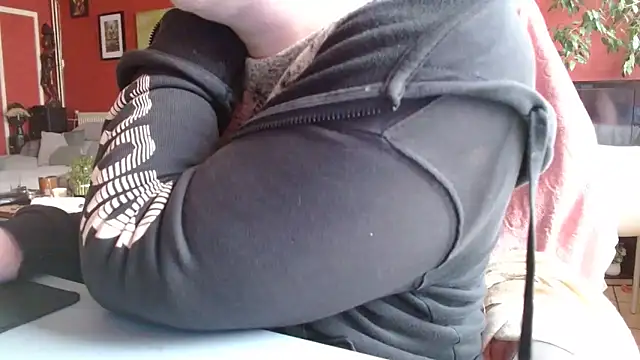 cruellaculdenfer67 online show from 2, 4, 2026