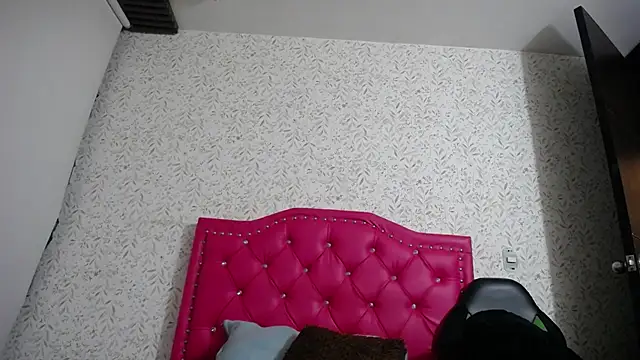 Snapshot of luly_pink chatting on 14, 10, 2025 luly pink online show from 14, 10, 2025