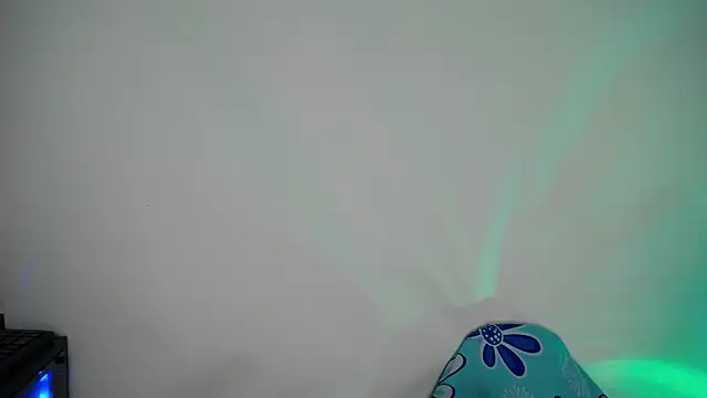 Snapshot of luly_pink chatting on 27, 11, 2025 luly pink online show from 27, 11, 2025