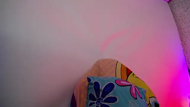 Snapshot of luly_pink chatting on 28, 11, 2025 luly pink online show from 28, 11, 2025