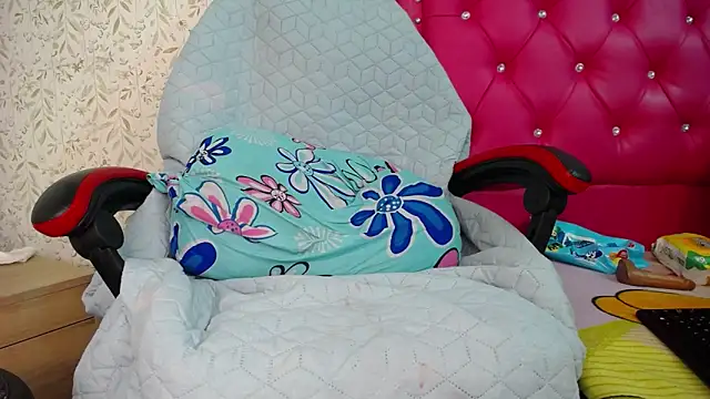 Snapshot of luly_pink chatting on 29, 11, 2025 luly pink online show from 29, 11, 2025