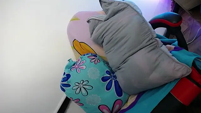 Snapshot of luly_pink chatting on 3, 12, 2025 luly pink online show from 3, 12, 2025