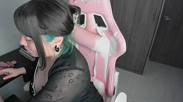 Snapshot of _hikaru_arimura chatting on 11, 4, 2026 hikaru arimura online show from 11, 4, 2026