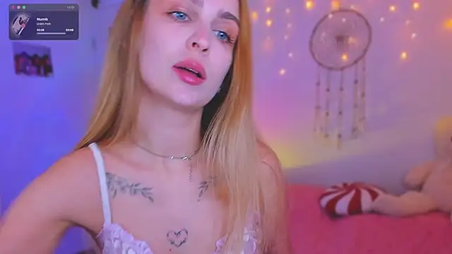 Kamila icee online show from 13, 2, 2025