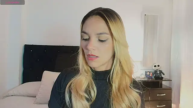 Snapshot of MeganLorensx chatting on 9, 4, 2026 MeganLorensx online show from 9, 4, 2026