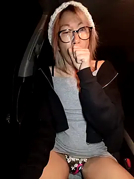 Snapshot of Timide_girl2 chatting on 17, 12, 2025 Timide girl2 online show from 17, 12, 2025