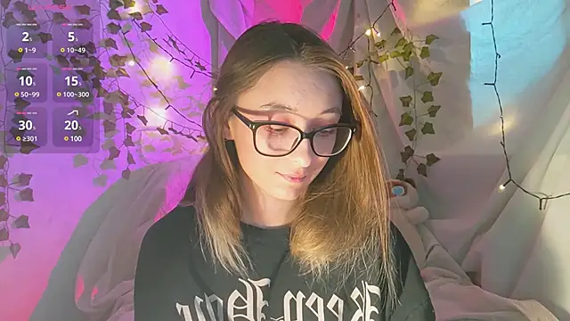 Snapshot of monlight__dana chatting on 4, 12, 2024 monlight dana online show from 4, 12, 2024