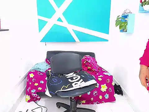 Snapshot of Mady_Kolemam chatting on 19, 12, 2024 Mady Kolemam online show from 19, 12, 2024