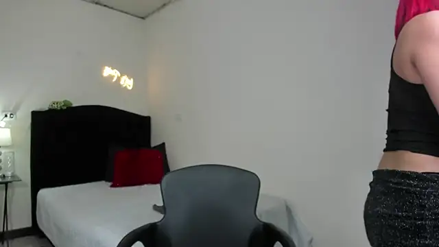 RedQueenMilf online show from 7, 3, 2025