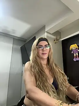 Snapshot of LARIANA_RIVERA23 chatting on 24, 12, 2024 LARIANA RIVERA23 online show from 24, 12, 2024