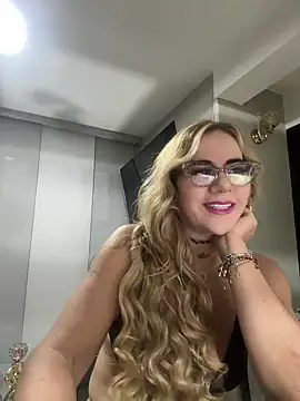 Snapshot of LARIANA_RIVERA23 chatting on 13, 1, 2025 LARIANA RIVERA23 online show from 13, 1, 2025