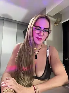 Snapshot of LARIANA_RIVERA23 chatting on 9, 3, 2025 LARIANA RIVERA23 online show from 9, 3, 2025