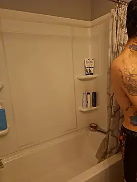 Snapshot of hungandtatted666 chatting on 16, 12, 2025 hungandtatted666 online show from 16, 12, 2025