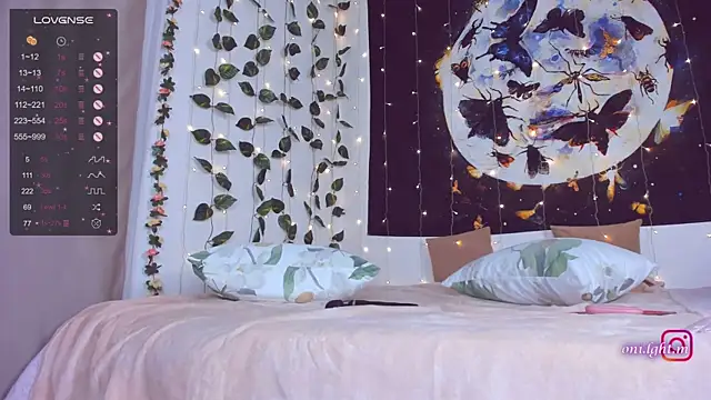 monikamelt online show from 5, 10, 2025