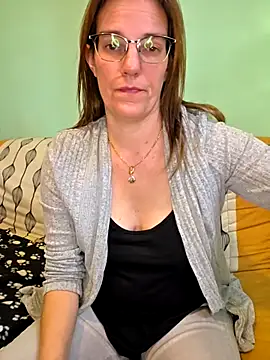 Snapshot of SpiceLea chatting on 8, 11, 2025 SpiceLea online show from 8, 11, 2025