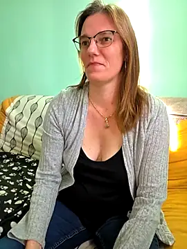 Snapshot of SpiceLea chatting on 10, 11, 2025 SpiceLea online show from 10, 11, 2025