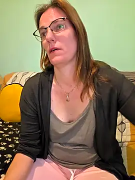 Snapshot of SpiceLea chatting on 12, 11, 2025 SpiceLea online show from 12, 11, 2025