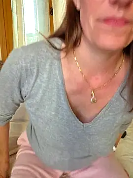 Snapshot of SpiceLea chatting on 18, 11, 2025 SpiceLea online show from 18, 11, 2025