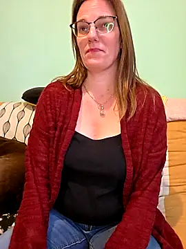 Snapshot of SpiceLea chatting on 4, 12, 2025 SpiceLea online show from 4, 12, 2025
