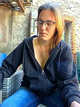 Snapshot of SpiceLea chatting on 10, 4, 2026 SpiceLea online show from 10, 4, 2026