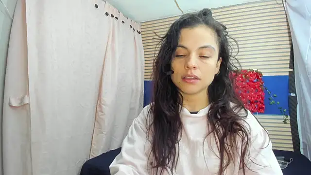 Snapshot of rosse_2504 chatting on 19, 5, 2026 rosse 2504 online show from 19, 5, 2026