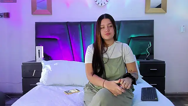 Snapshot of AndreaAndKarina chatting on 14, 1, 2025 AndreaAndKarina online show from 14, 1, 2025