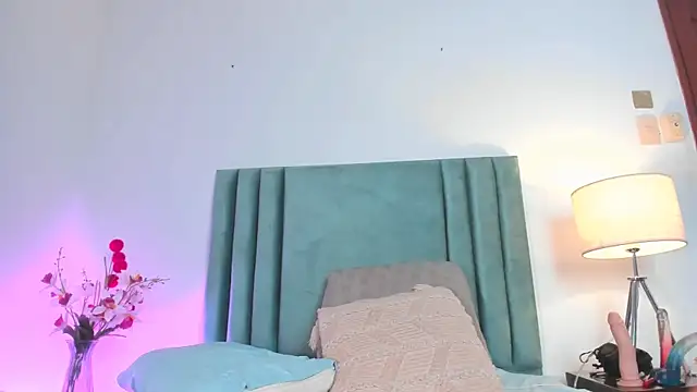 AlissaNix online show from 10, 1, 2025