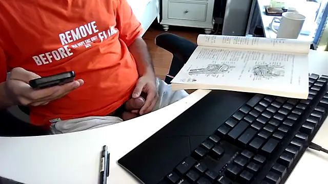 Snapshot of big-pig chatting on 5, 10, 2025 big-pig online show from 5, 10, 2025