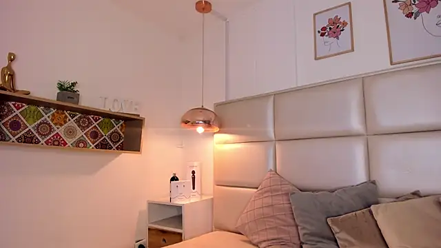 Aily Yozuko online show from 7, 2, 2025