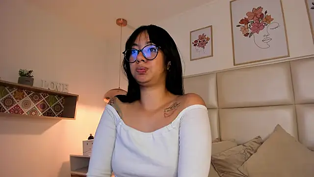 Aily Yozuko online show from 13, 2, 2025