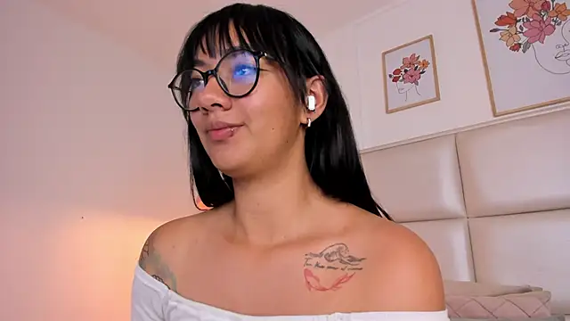 Aily Yozuko online show from 25, 2, 2025