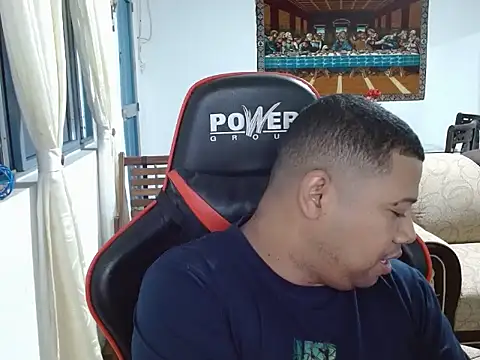 Snapshot of Hoowar2012 chatting on 3, 11, 2025 Hoowar2012 online show from 3, 11, 2025