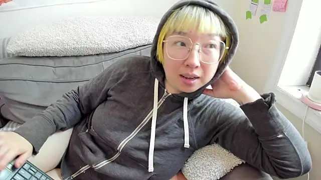 Snapshot of luxgray chatting on 19, 5, 2026 luxgray online show from 19, 5, 2026