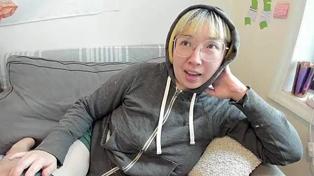 Snapshot of luxgray chatting on 22, 5, 2026 luxgray online show from 22, 5, 2026