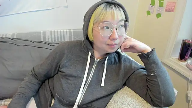 Snapshot of luxgray chatting on 23, 5, 2026 luxgray online show from 23, 5, 2026