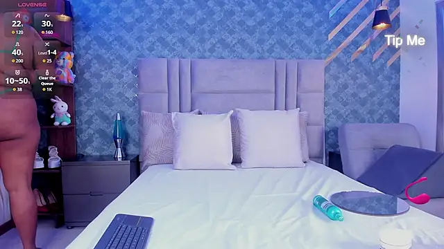 NiiaMoore online show from 5, 11, 2025