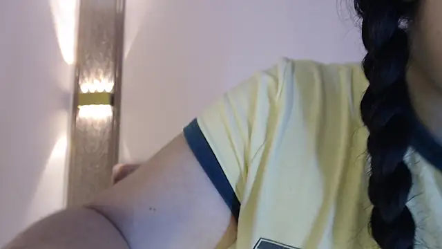 Snapshot of AgathaLynx chatting on 4, 3, 2025 AgathaLynx online show from 4, 3, 2025