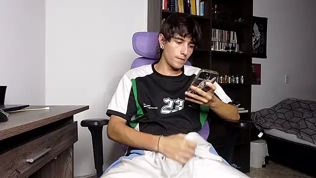 Snapshot of alex_connorr chatting on 2, 11, 2025 alex connorr online show from 2, 11, 2025