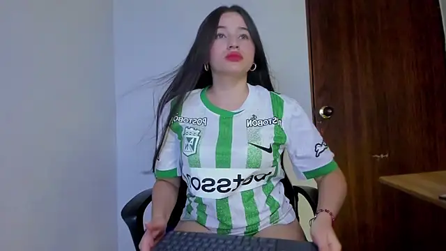 Snapshot of Sophie_spencer1 chatting on 9, 11, 2025 Sophie spencer1 online show from 9, 11, 2025