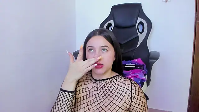 Snapshot of Sophie_spencer1 chatting on 28, 11, 2025 Sophie spencer1 online show from 28, 11, 2025