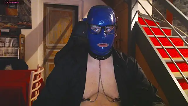 Snapshot of punky233 chatting on 18, 12, 2025 punky233 online show from 18, 12, 2025