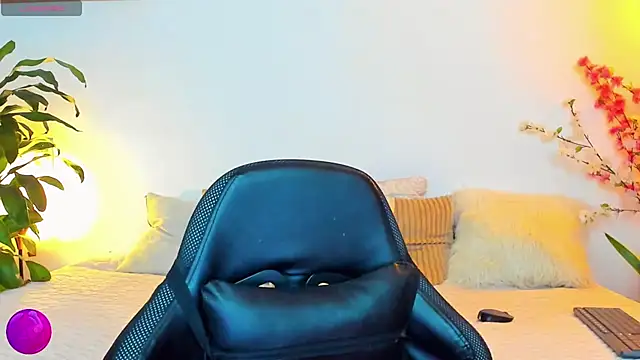 Snapshot of mike_blossom chatting on 7, 4, 2026 mike blossom online show from 7, 4, 2026