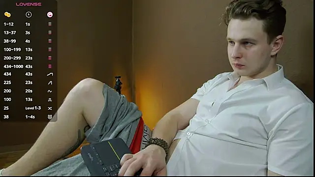 Snapshot of charlie_smiley chatting on 3, 12, 2024 charlie smiley online show from 3, 12, 2024