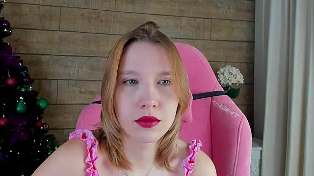 Snapshot of LiliLinn chatting on 20, 12, 2025 LiliLinn online show from 20, 12, 2025