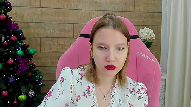 Snapshot of LiliLinn chatting on 22, 12, 2025 LiliLinn online show from 22, 12, 2025